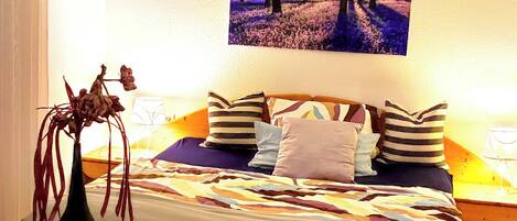 1 Schlafzimmer, Schreibtisch, Bügeleisen/Bügelbrett, Reisekinderbett