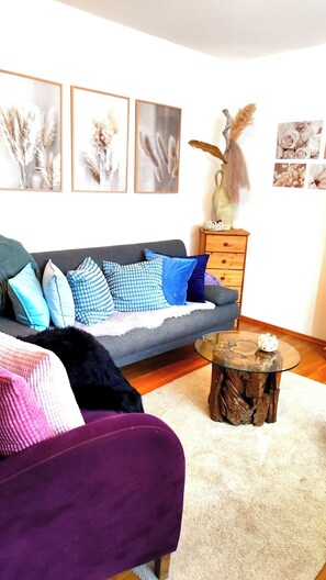 TV, peis, DVD-spiller og bøker