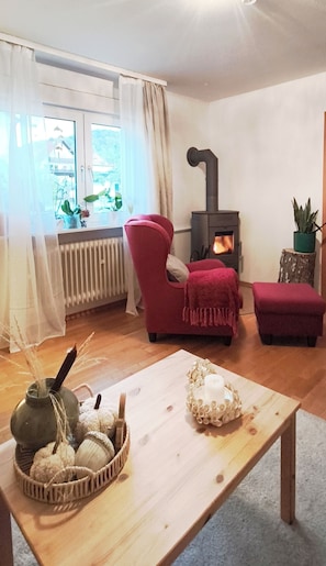 Living area - Sartorius Vacation Apartment, Vacation Apartment at Hemsberg (Bensheim)