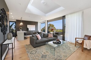 Smart TV y chimenea