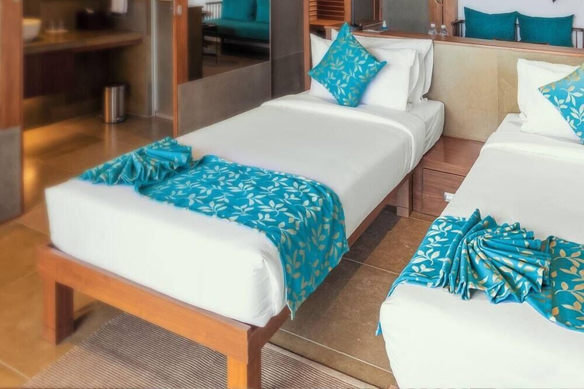 Deluxe Double or Twin Room | In-room safe, iron/ironing board (on request), free WiFi