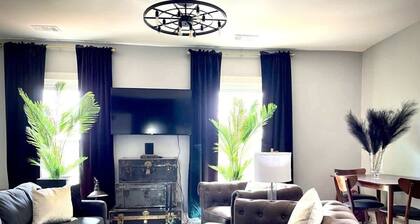 Spacious 7-Bedroom Home in Evanston