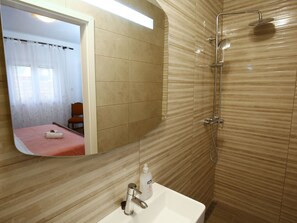 Departamento | Baño | Regadera y secadora de cabello 