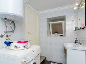 Apartment | Bathroom