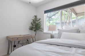 3 bedrooms, in-room safe, desk, iron/ironing board - 3BR/2BA Cozy Home - 10mins to the Domain, Q2 stadium, 15mins to Downtown Austin  (Austin)