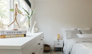 3 bedrooms, in-room safe, desk, iron/ironing board