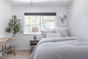 3 bedrooms, in-room safe, desk, iron/ironing board