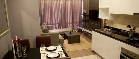 Premium bedding, minibar, in-room safe, desk