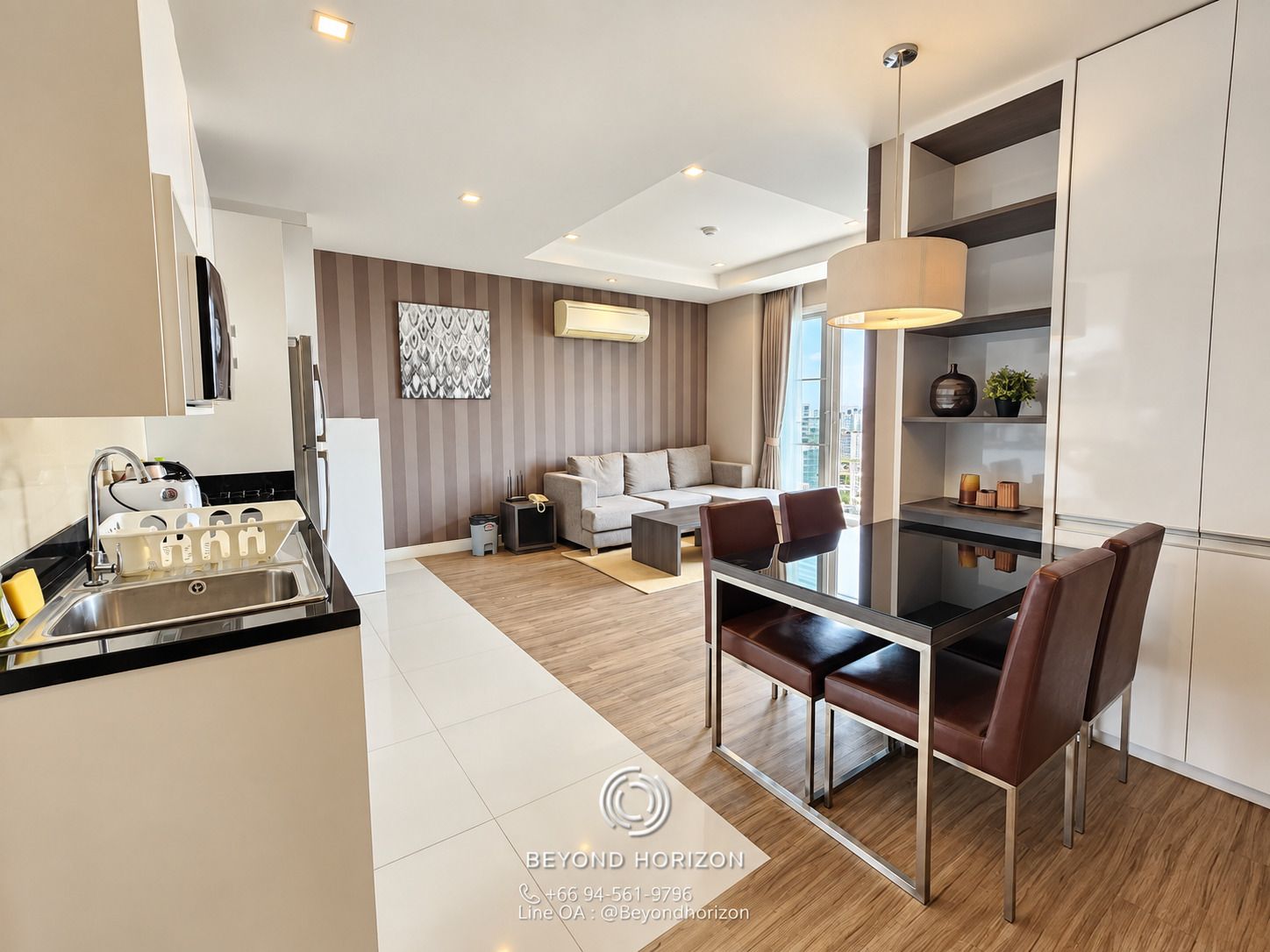 Two Bedroom | 起居区 | 36-英寸液晶电视（配备数码频道）、电视、DVD 播放器