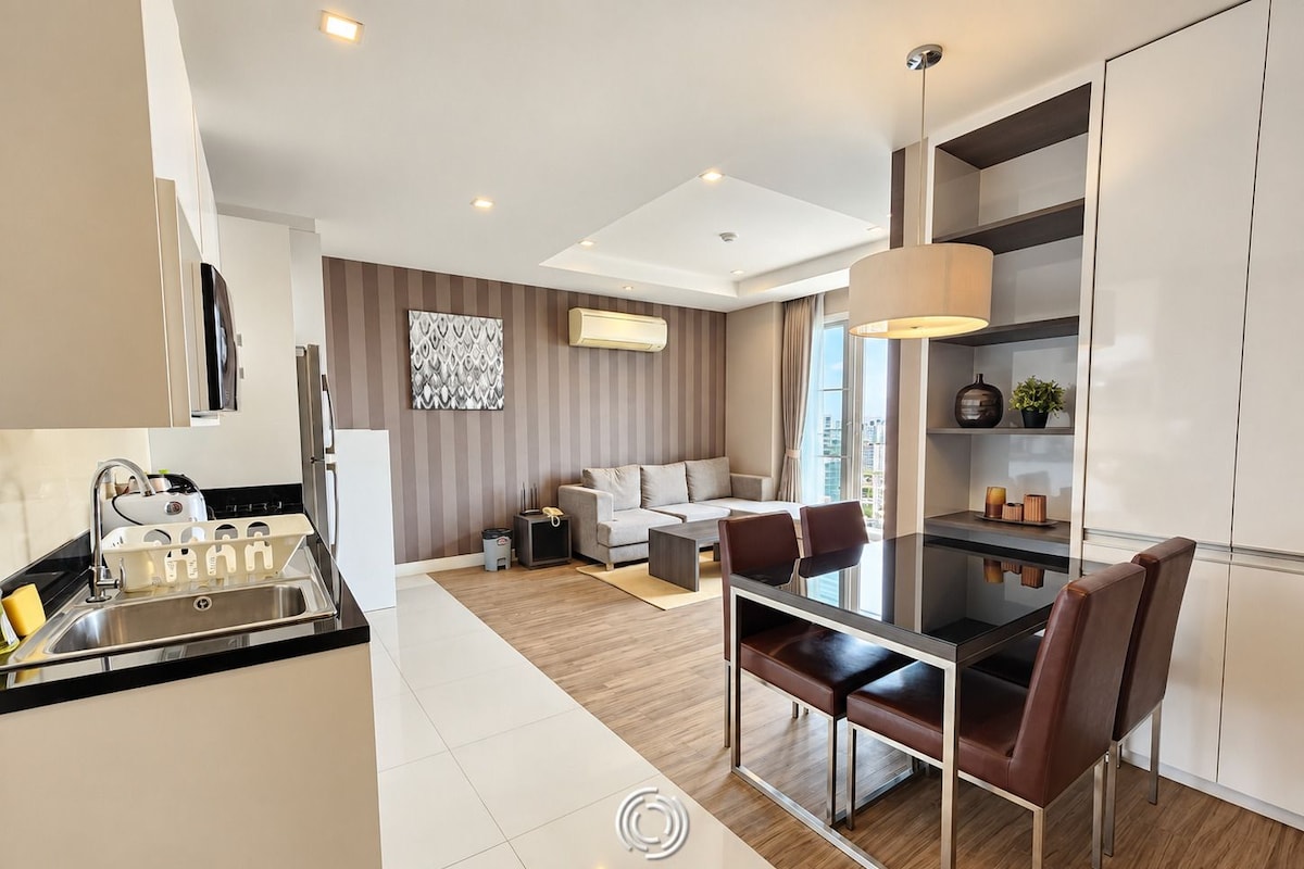 Two Bedroom | 客廳 | 36 吋LCD 電視連數碼電視頻道、電視、DVD 播放機