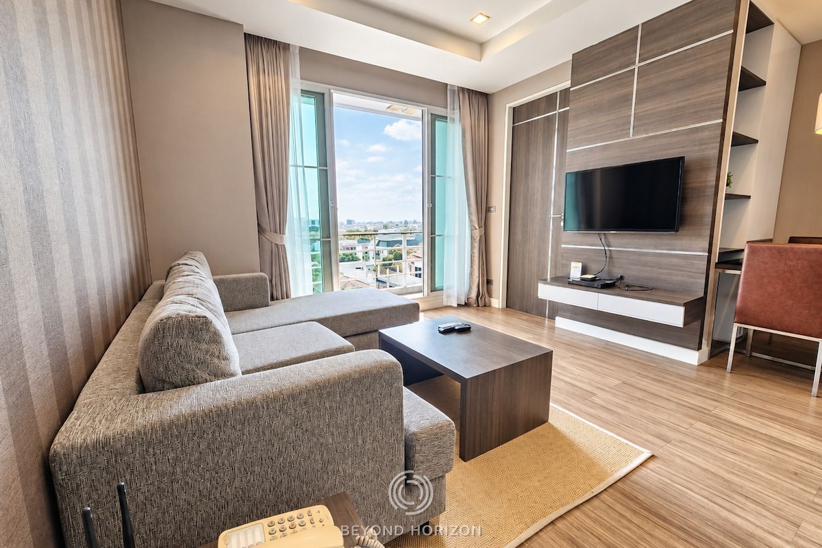 One Bedroom | 客廳 | 36 吋LCD 電視連數碼電視頻道、電視、DVD 播放機