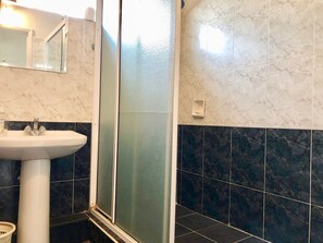 Shower, towels