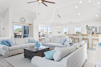 Welcoming Beach House with Private Pool and Hot Tub