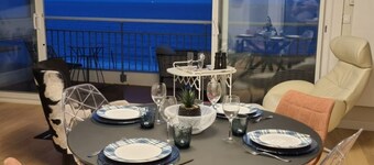 3rd floor, sea-facing, in the middle of the bay of La Baule