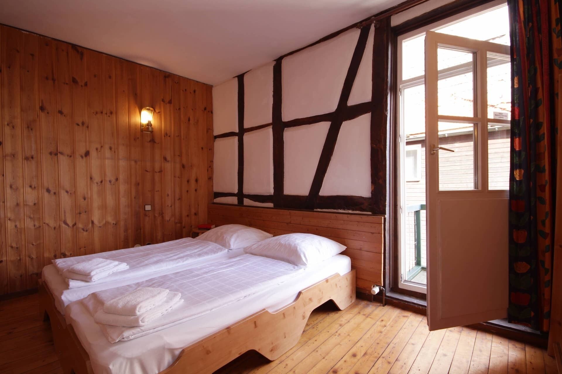 8 bedrooms, free WiFi, bed sheets