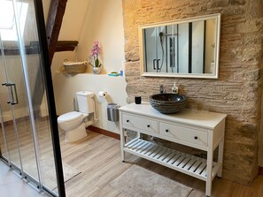 Dusche, Haartrockner, Seife, Shampoo