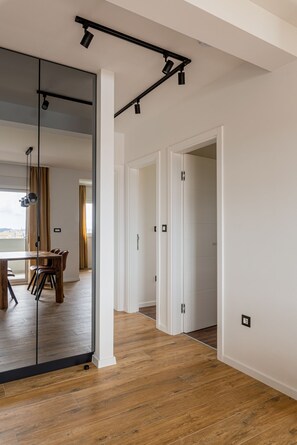 LED-Fernseher, Netflix, Hulu, Fußbodenheizung