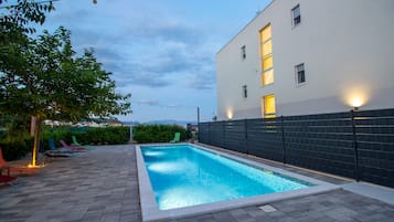 Seasonal outdoor pool