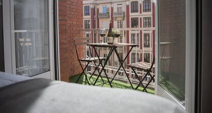 Central Apartment in Logroño, Near Laurel Street, Sleeps 6, Newly Renovated