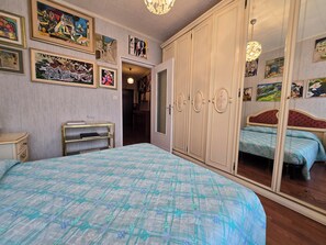 1 chambre, fer et planche à repasser, Wi-Fi gratuit