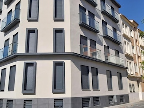 A modern multi-story building with balconies and large windows. - Large central apartment in Malaga for 4, ideal for family or couple (Málaga)