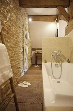 Dusche, Haartrockner, Seife, Toilettenpapier