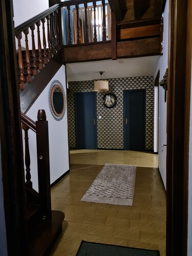 Maison Chaleureuse avec Jardin et Parking