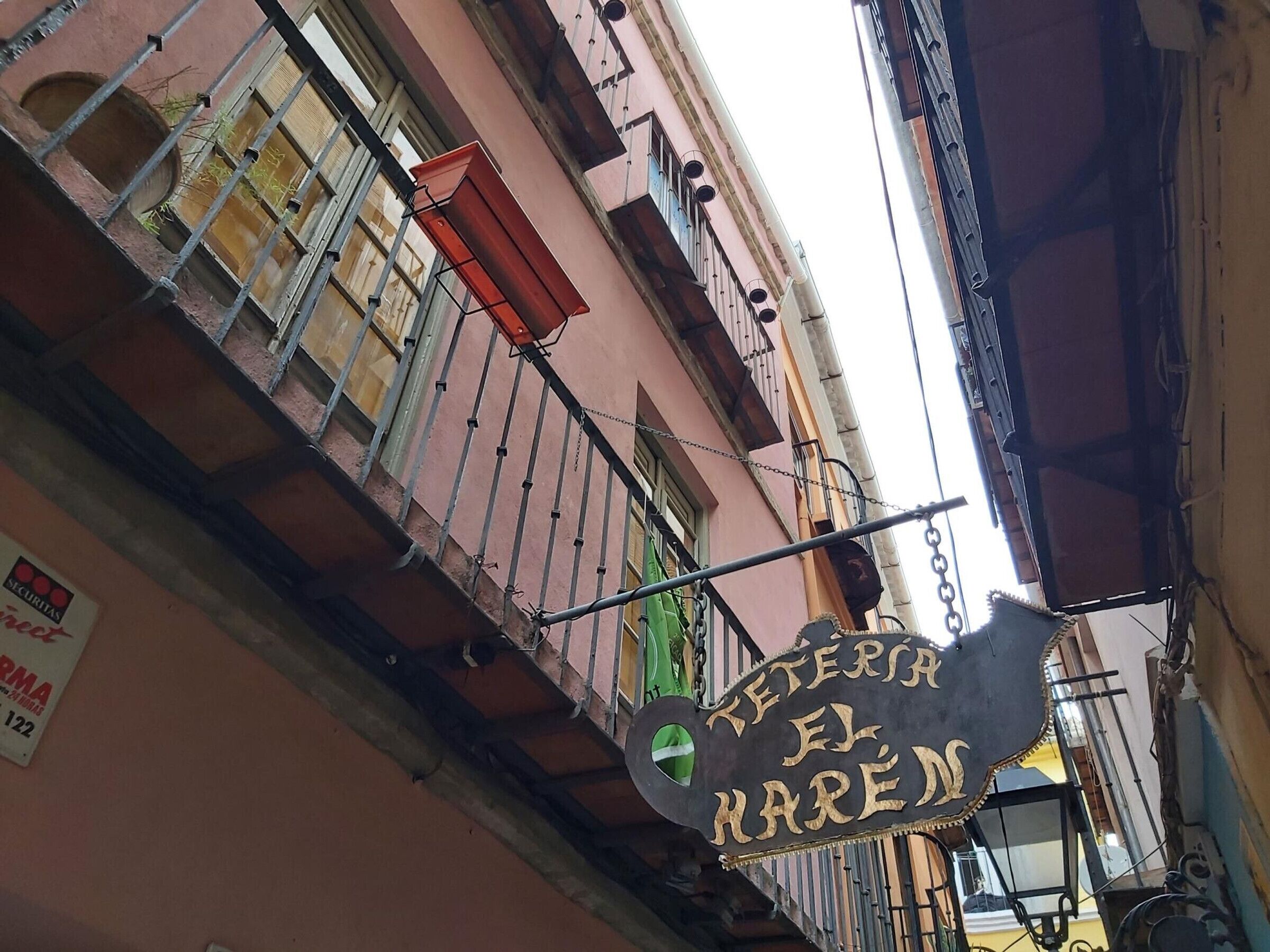 A building with a sign reading "TERRA EL HAREM".