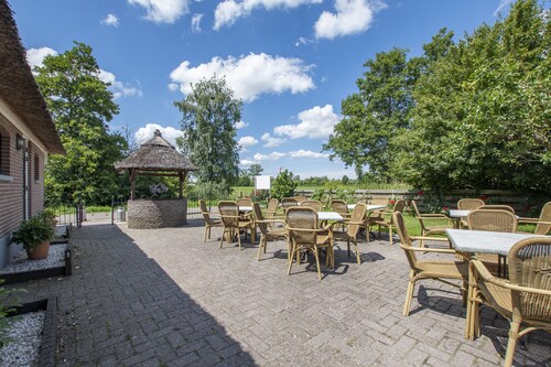 Apartment overlooking the Vecht between Amsterdam and Utrecht, 6-8 people