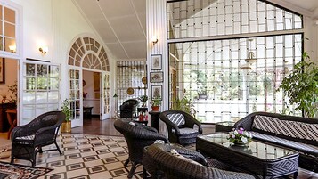 Televisión LCD 32 pulgadas con canales de televisión por cable