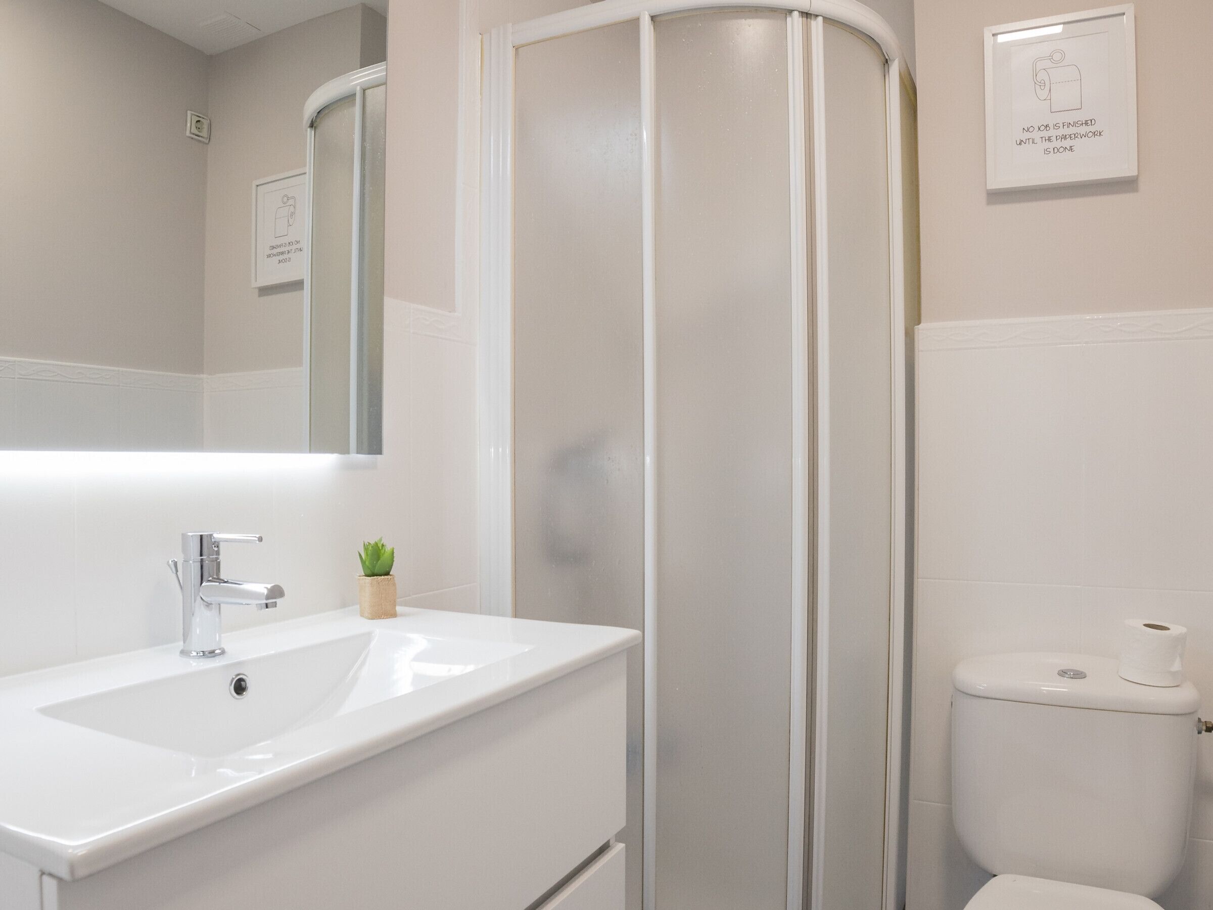 Hårføner og håndklær