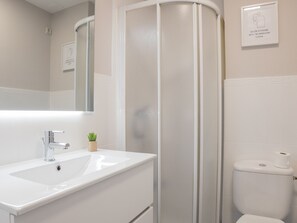 Secador de pelo y toallas