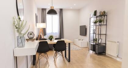 Apartamento céntrico y renovado para 6 con WiFi, cocina equipada y cerca de la Calle Laurel