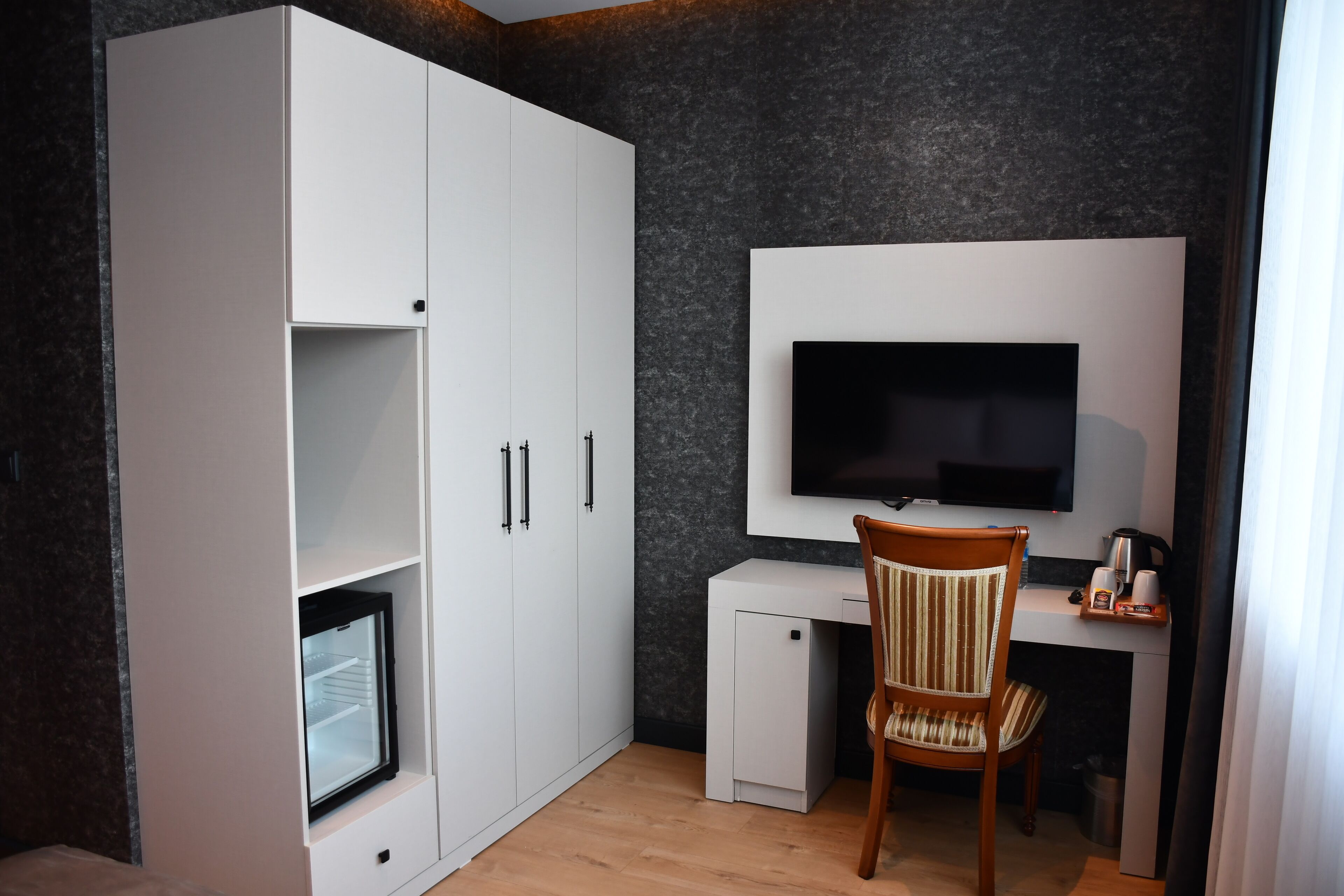Habitación doble de lujo | Minibar, caja de seguridad en la habitación y cortinas blackout 