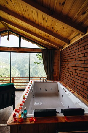 Suite Studio Luxe, bain à remous, vue fleuve