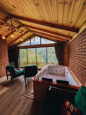 Suite studio luxueuse, baignoire à jets, vue sur le fleuve | Baignoire à hydromassage