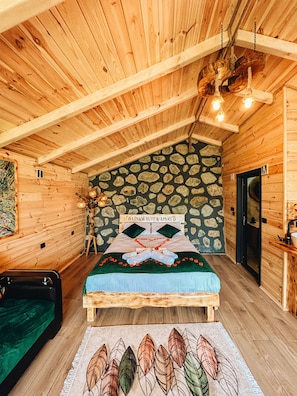 Luxury Studio Suite, Jetted Tub, River View