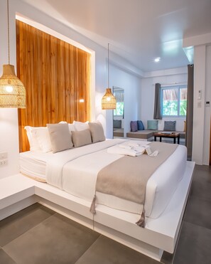 Deluxe Double Room | Minibar, in-room safe, desk, laptop workspace - Bathala Resort (Panglao)