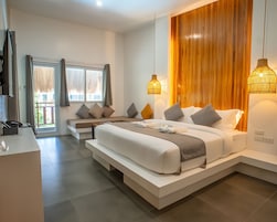 Deluxe Τρίκλινο Δωμάτιο | Μίνι μπαρ, χρηματοκιβώτιο στο δωμάτιο, γραφείο 