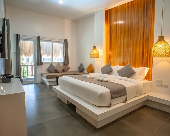 Deluxe Triple Room | Minibar, in-room safe, desk, laptop workspace - Bathala Resort (Panglao)