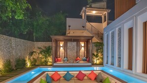 Bar lounge