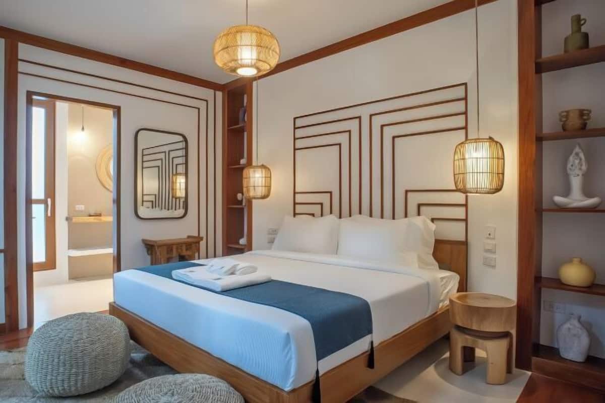 Minibar, Zimmersafe, Schreibtisch, laptopgeeigneter Arbeitsplatz