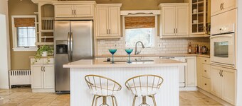 Boho New Jersey lake house 1 hour from NYC