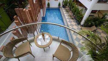 Signatur-værelse - balkon - udsigt til pool | Balkon