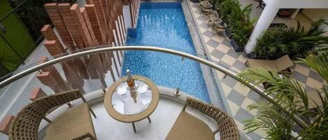 Rom – signature, balkong, bassengutsikt | Balkong