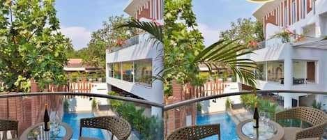 Chambre Signature, balcon, vue piscine | Vue depuis le balcon