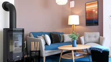 Smart TV, fireplace, books, music library