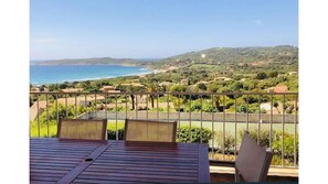 A balcony with a view of the sea and hills. - Ocean view. Luxury residence in a flower-filled park. 3 STARS (Cargèse)