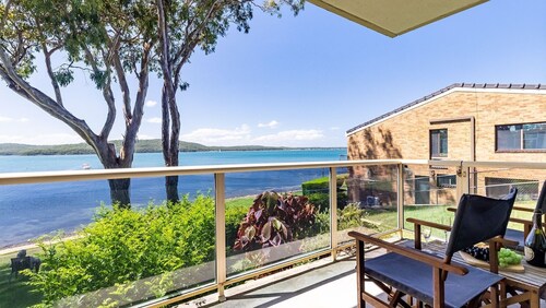 Kooringal 6, 105 Soldiers Point Rd - waterfront unit