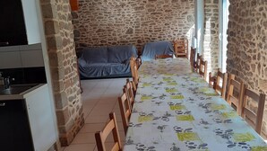 Dining - Grand Gite 15 pers. Saint Malo / Cancale Le Mont Saint Michel Le Noisetier (Baguer Pican)